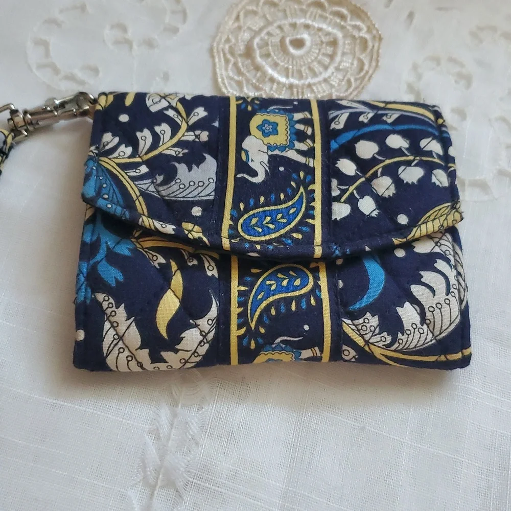 🦜 2/$10 Vera Bradley Ellie Blue Wristlet. - Picture 2 of 12
